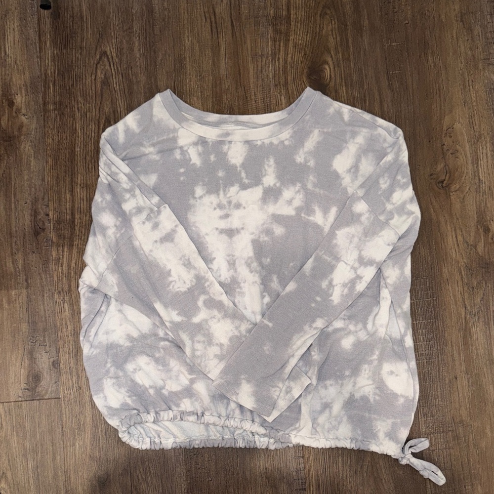 Casual Tie-Dye Sweatshirt in Gray and White